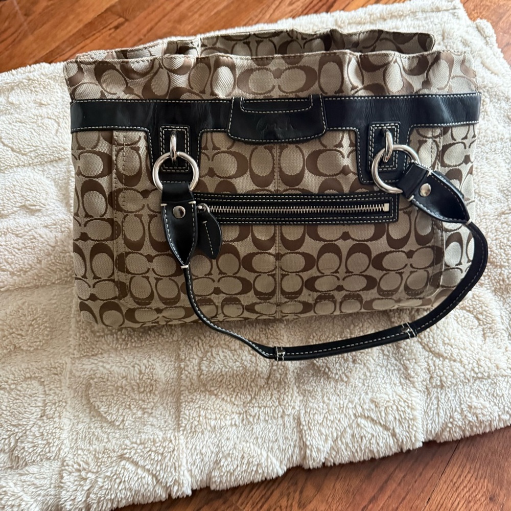 NWOT Pristine’s Penelope Ruffled bag. Coach Brown & Black Signature Shoulder Bag